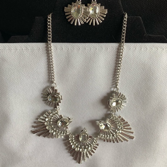 Paparazzi jewelry- necklaces - Picture 3 of 6